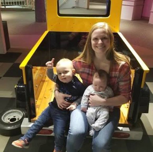 Meet your Posher, Liz - Picture 1 of 1